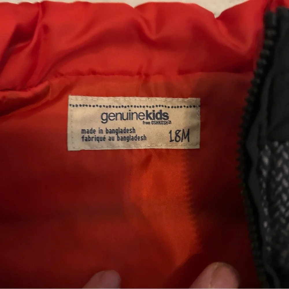 Genuine kids from oshkoshbgosh Black and Red Puffer Vest 18 months boy or girl